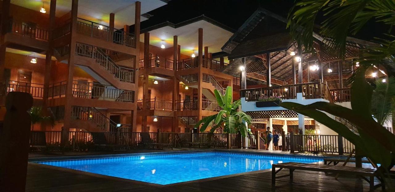 Rainforest Huahin Village Hotel Bagian luar foto