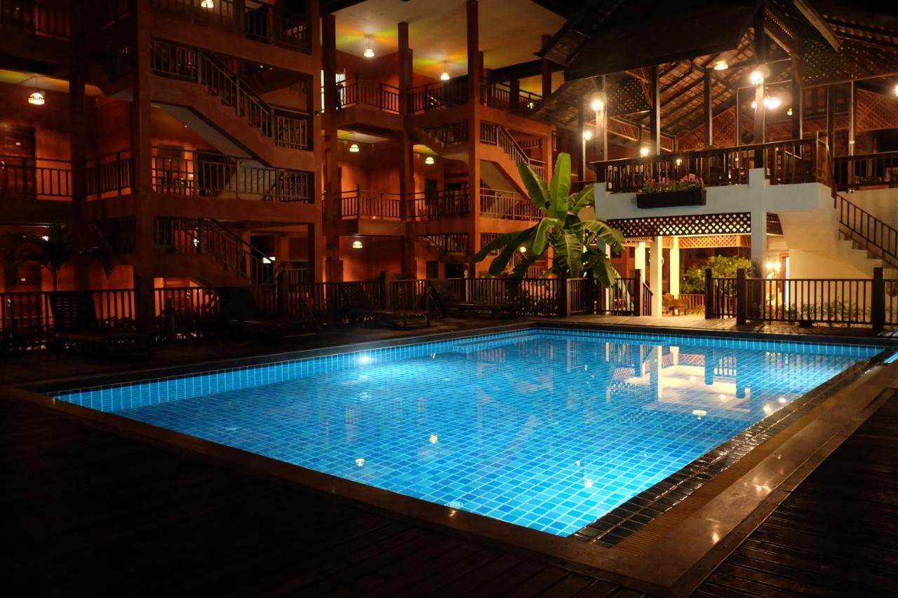 Rainforest Huahin Village Hotel Bagian luar foto