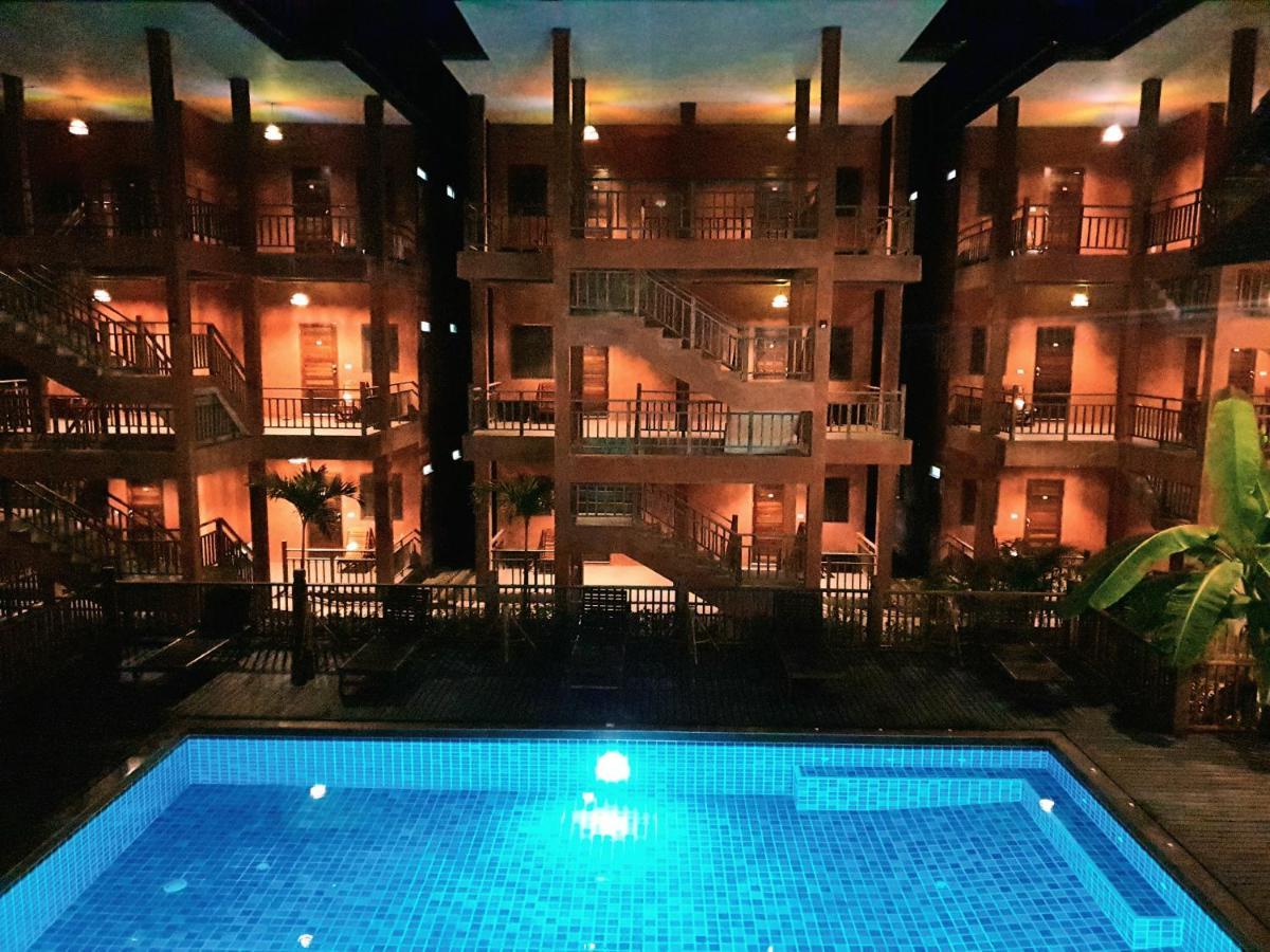 Rainforest Huahin Village Hotel Bagian luar foto