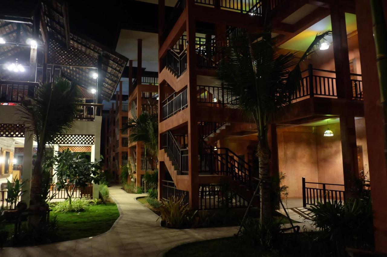 Rainforest Huahin Village Hotel Bagian luar foto