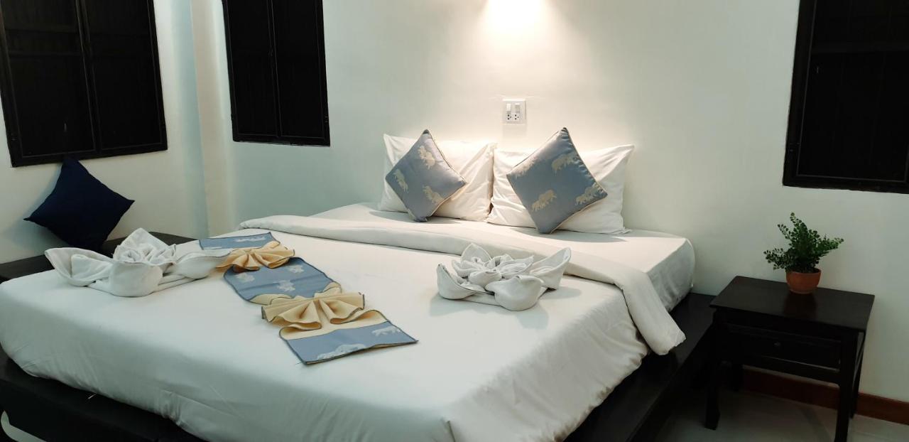 Rainforest Huahin Village Hotel Bagian luar foto