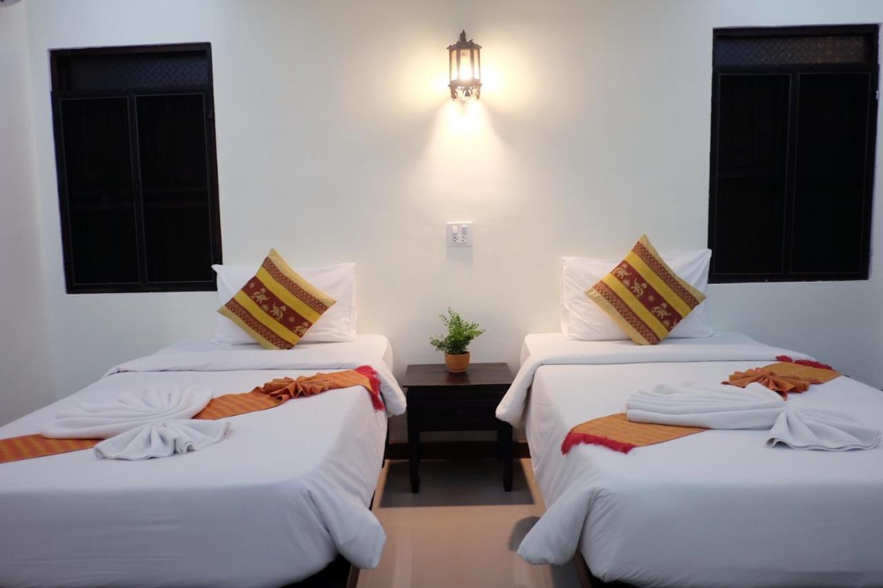 Rainforest Huahin Village Hotel Bagian luar foto