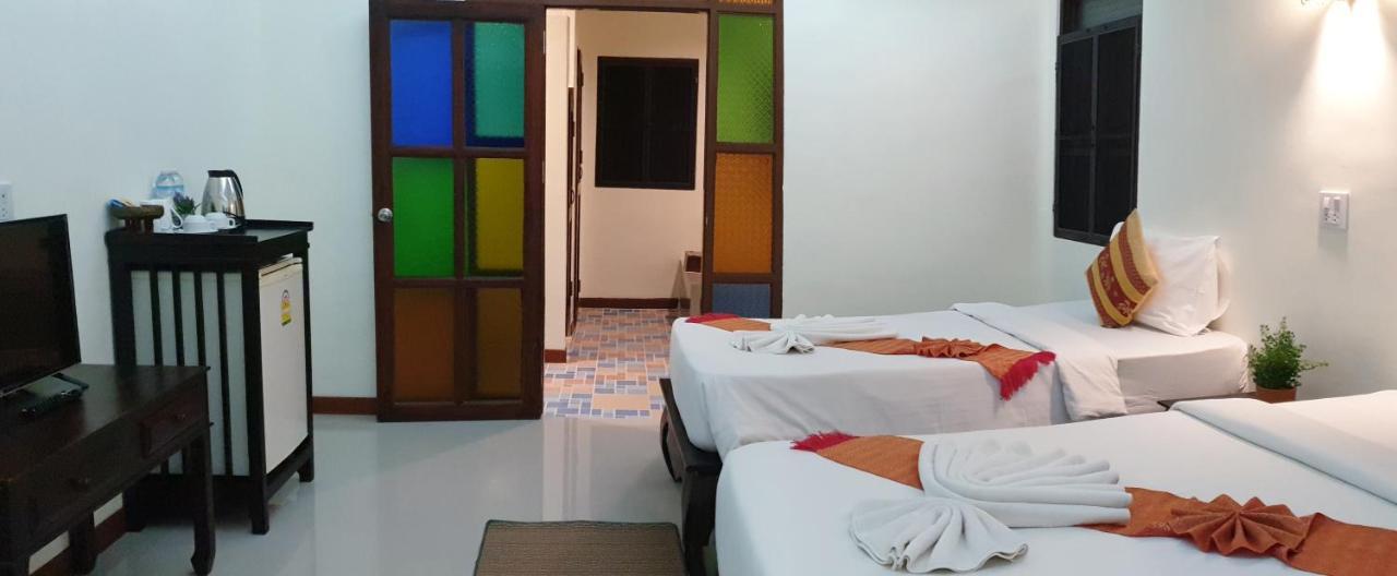 Rainforest Huahin Village Hotel Bagian luar foto