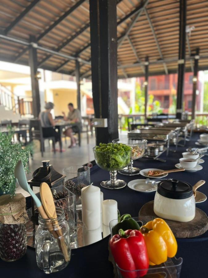 Rainforest Huahin Village Hotel Bagian luar foto