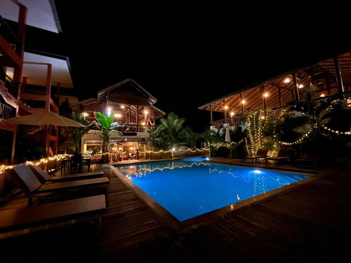 Rainforest Huahin Village Hotel Bagian luar foto