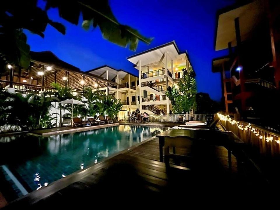 Rainforest Huahin Village Hotel Bagian luar foto
